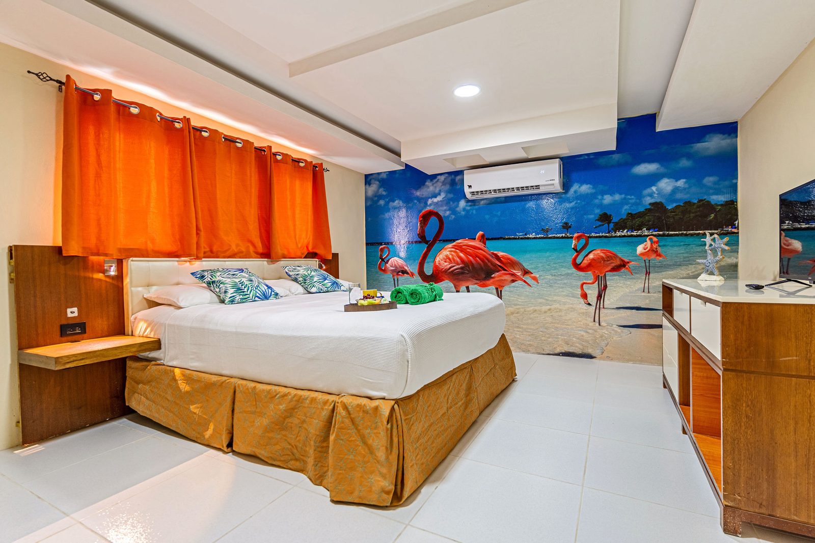 Main bedroom with the Aruba mural